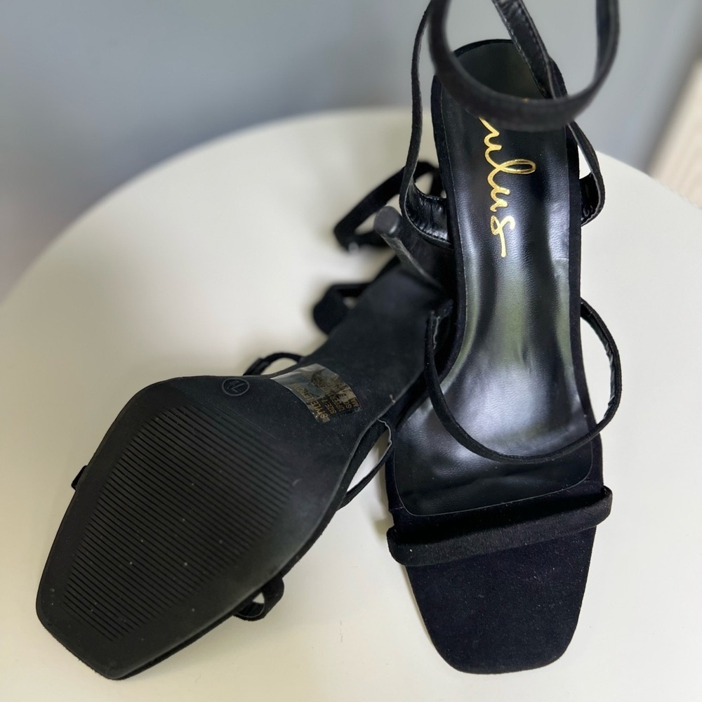 NWOT Leticiya Black Suede Ankle-Strap high heel Sandals size 7.5 - Picture 2 of 4